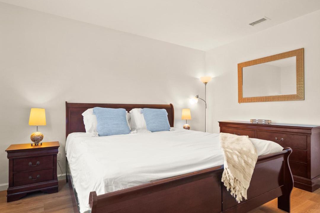 Photo of Bedroom in Bay Park