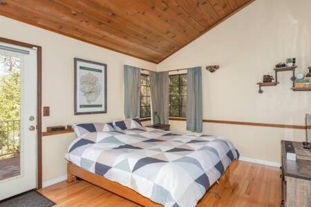 Photo of Bedroom in Oakhurst