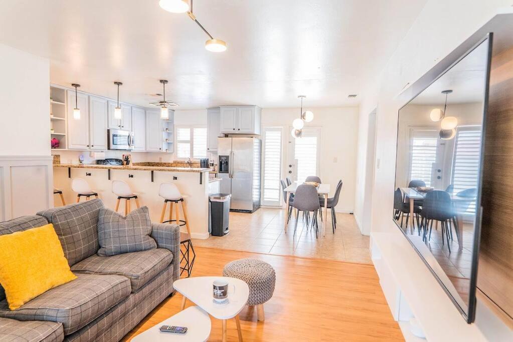 Photo of Livingroom in Sacramento