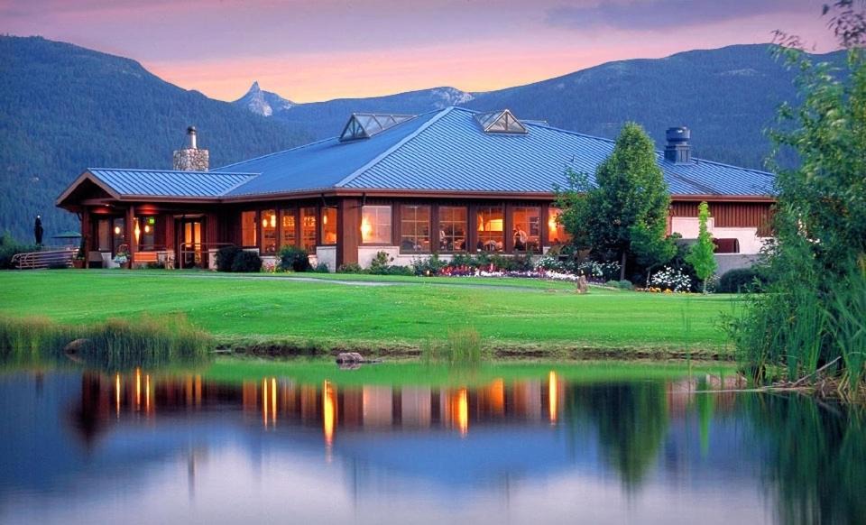 Photo of Buildings in Mount Shasta