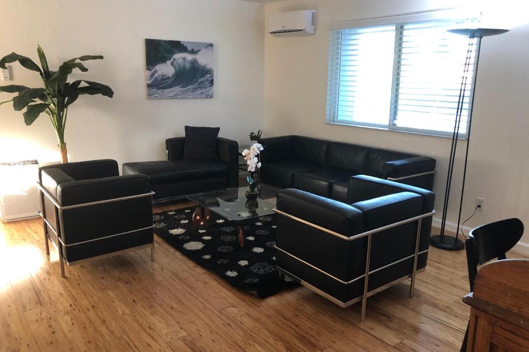 Photo of Livingroom in East Palo Alto