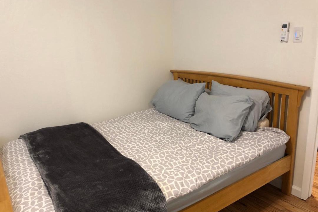 Photo of Bedroom in East Palo Alto