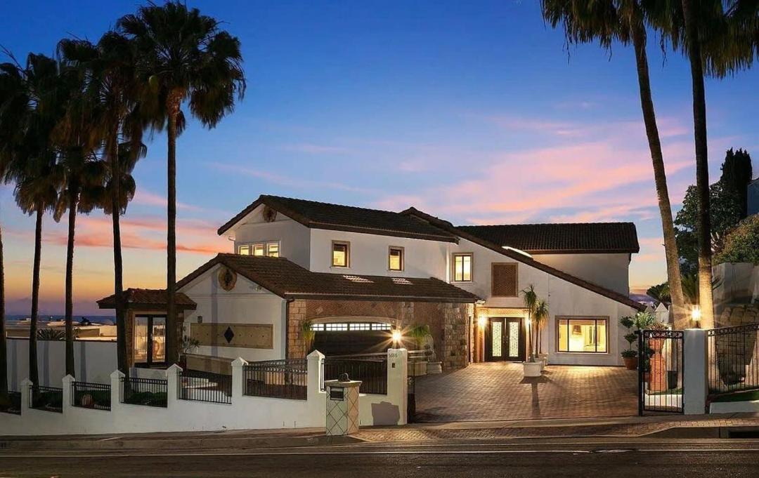 Photo of Buildings in La Jolla Mesa