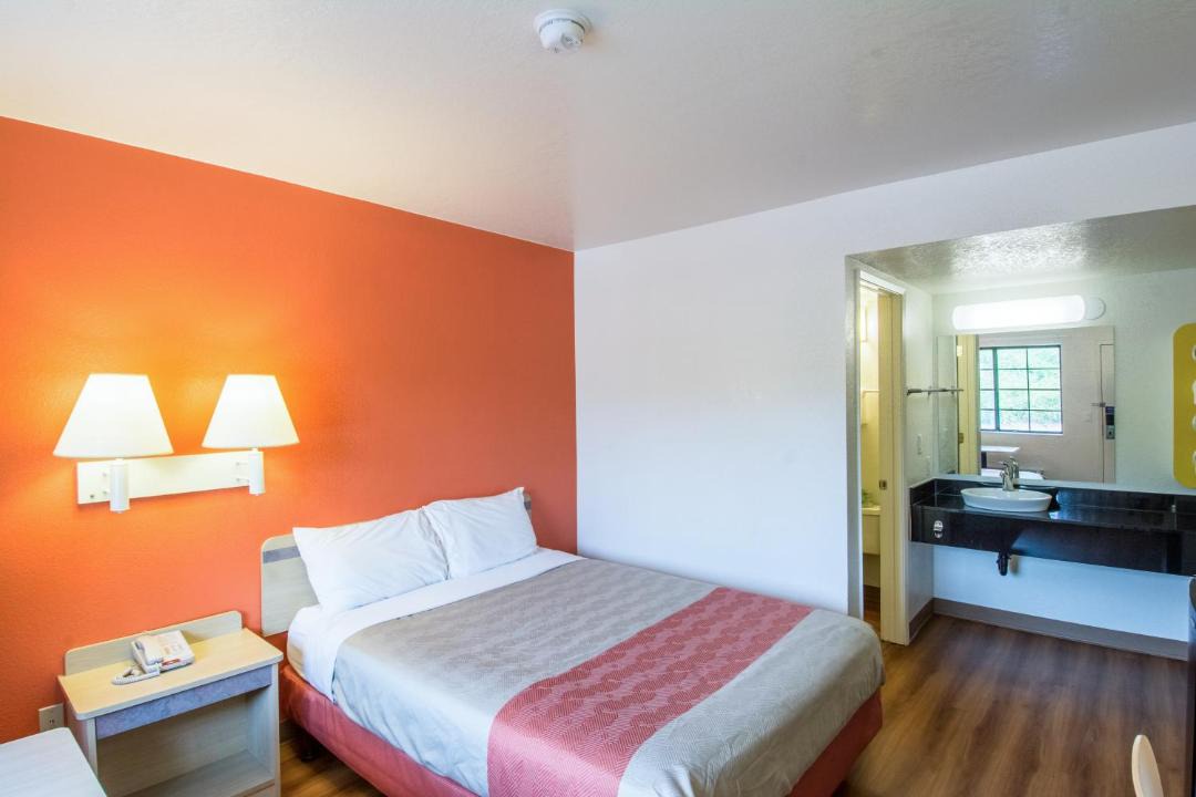 Photo of Bedroom in Redding