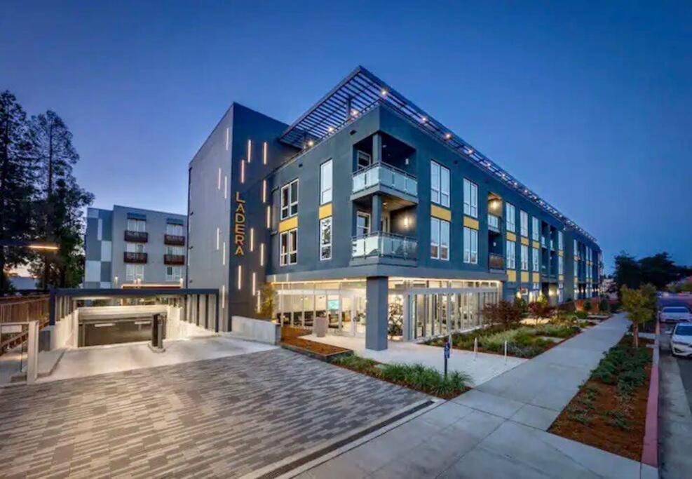 Photo of Buildings in Mountain View