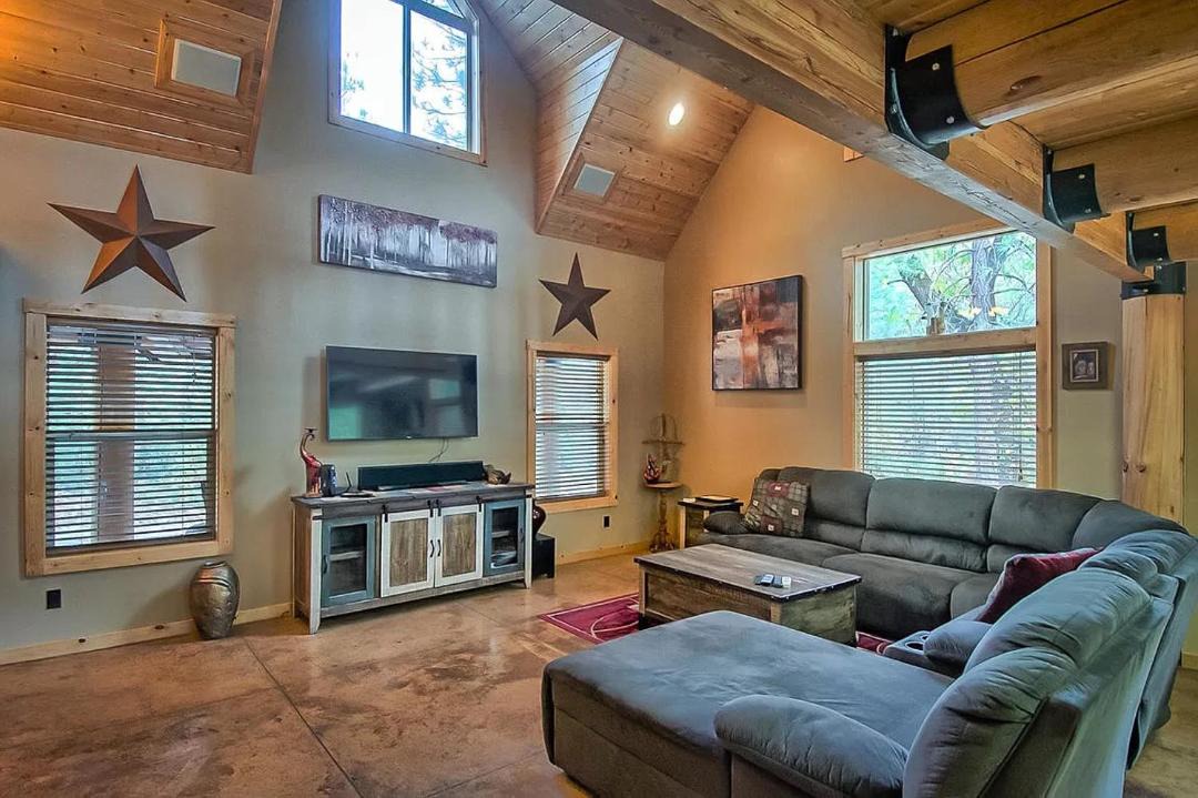 Photo of Livingroom in Lakehead