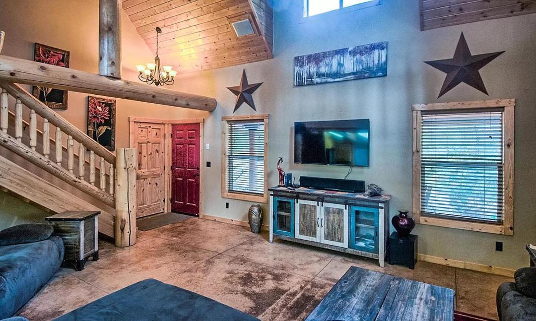 Photo of Livingroom in Lakehead