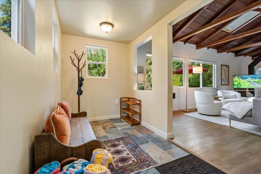 Photo of Livingroom in Forest Hills