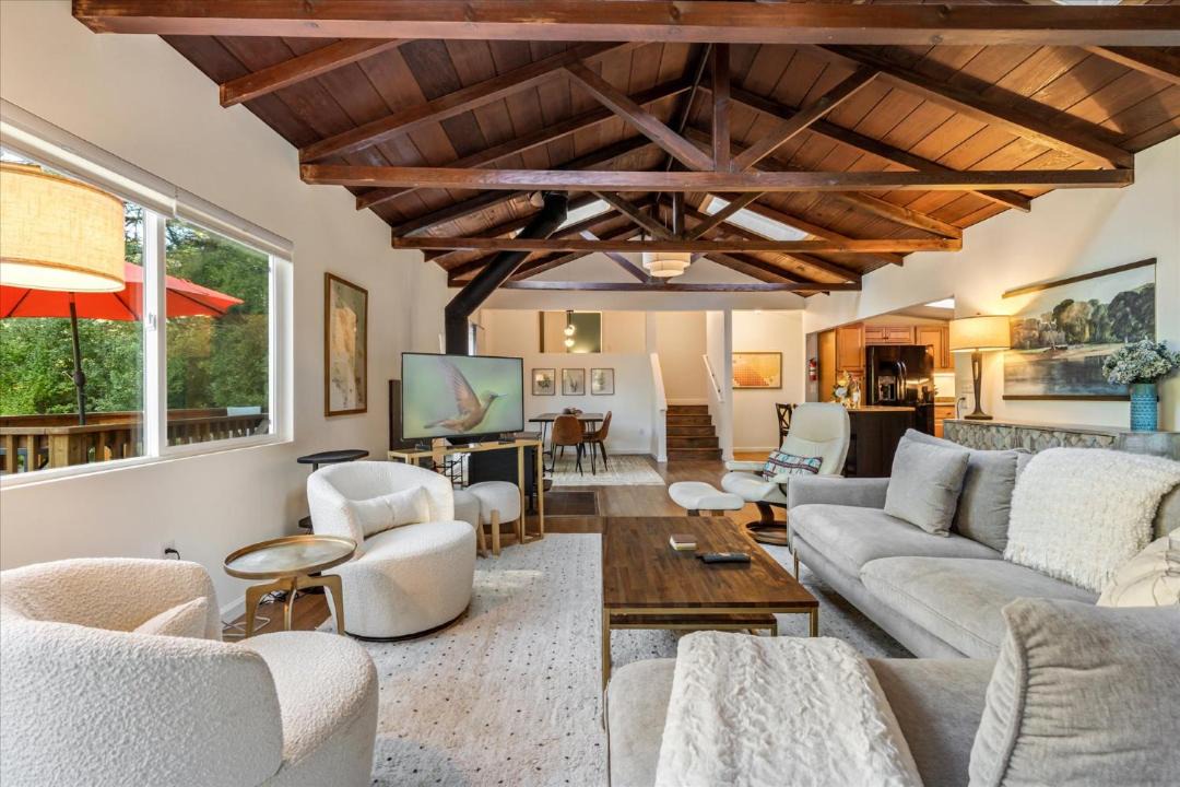 Photo of Livingroom in Forest Hills