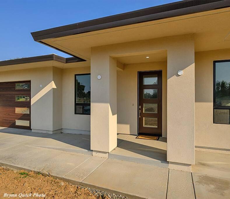 Photo of Buildings in Pacheco