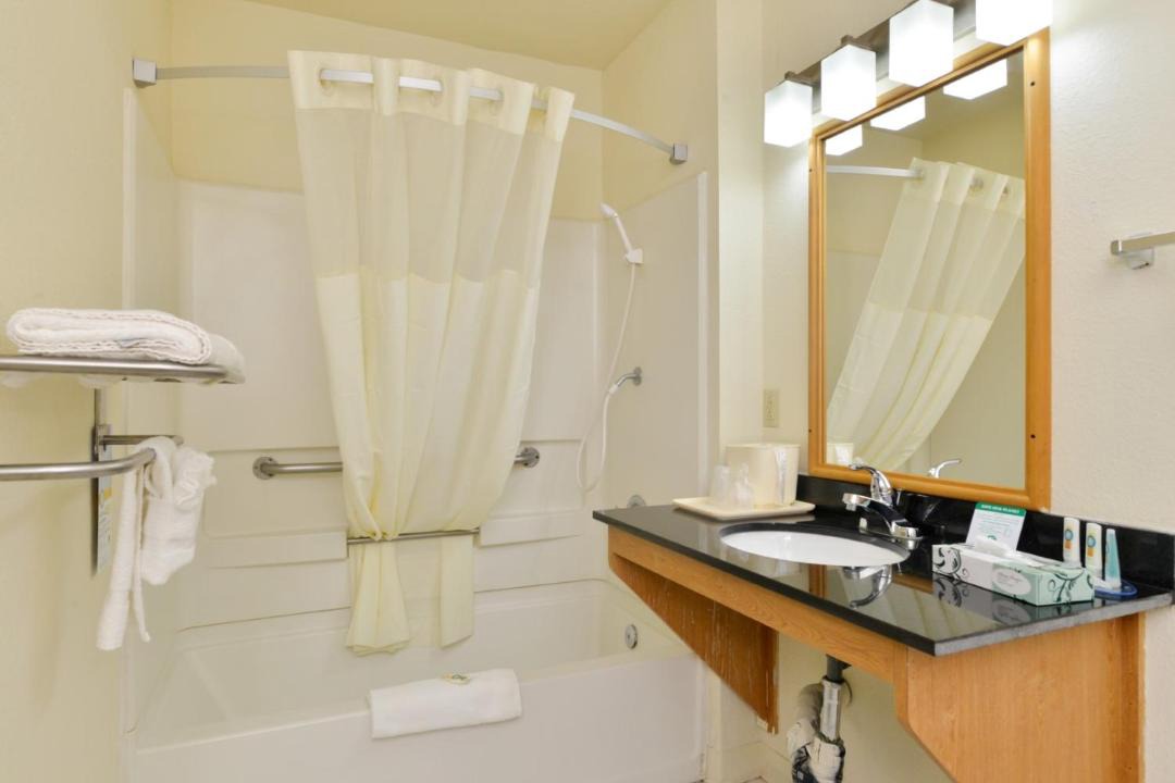 Photo of Bathroom in Needles