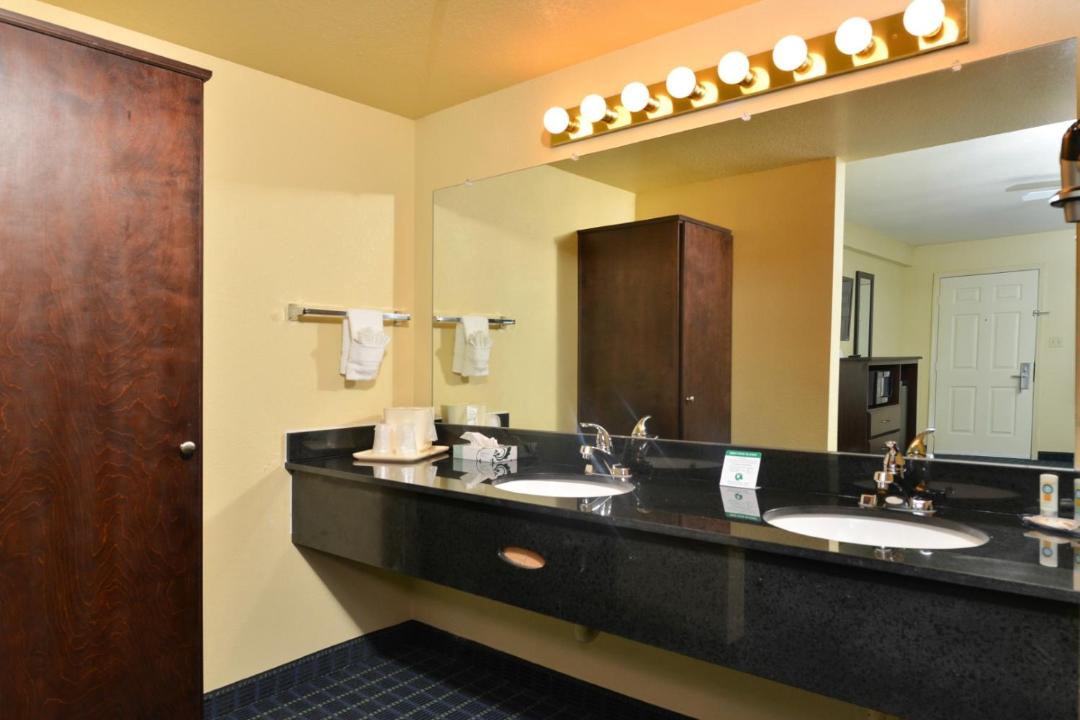 Photo of Bathroom in Needles