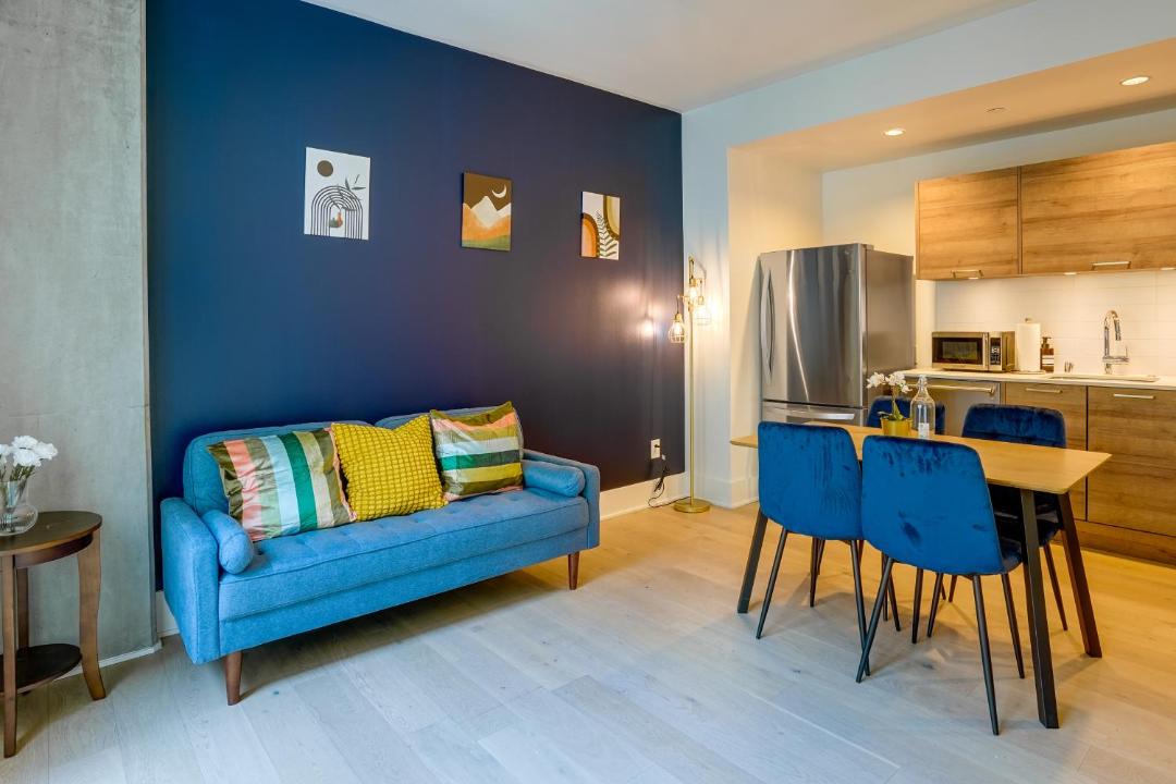 Photo of Livingroom in Mid-Market