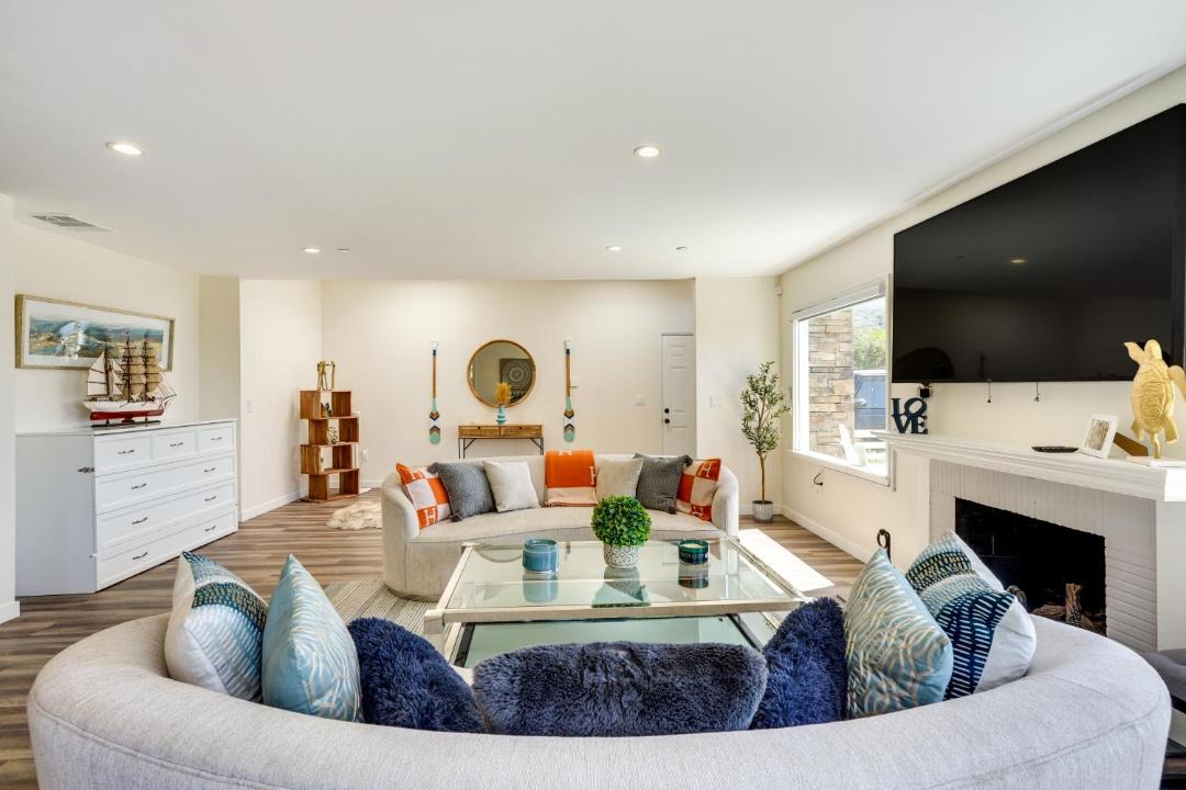 Photo of Livingroom in South Laguna