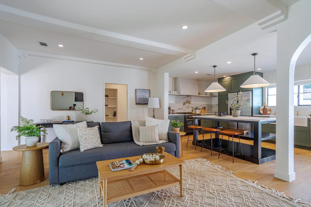 Photo of Livingroom in Valley Glen
