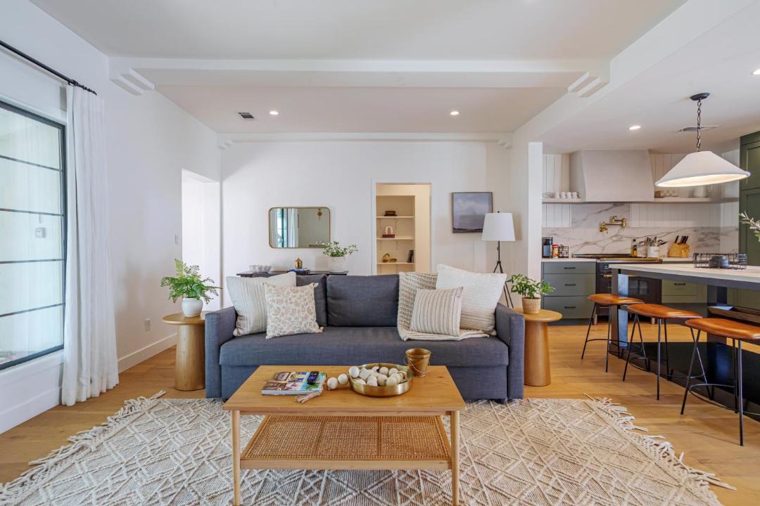 Photo of Livingroom in Valley Glen