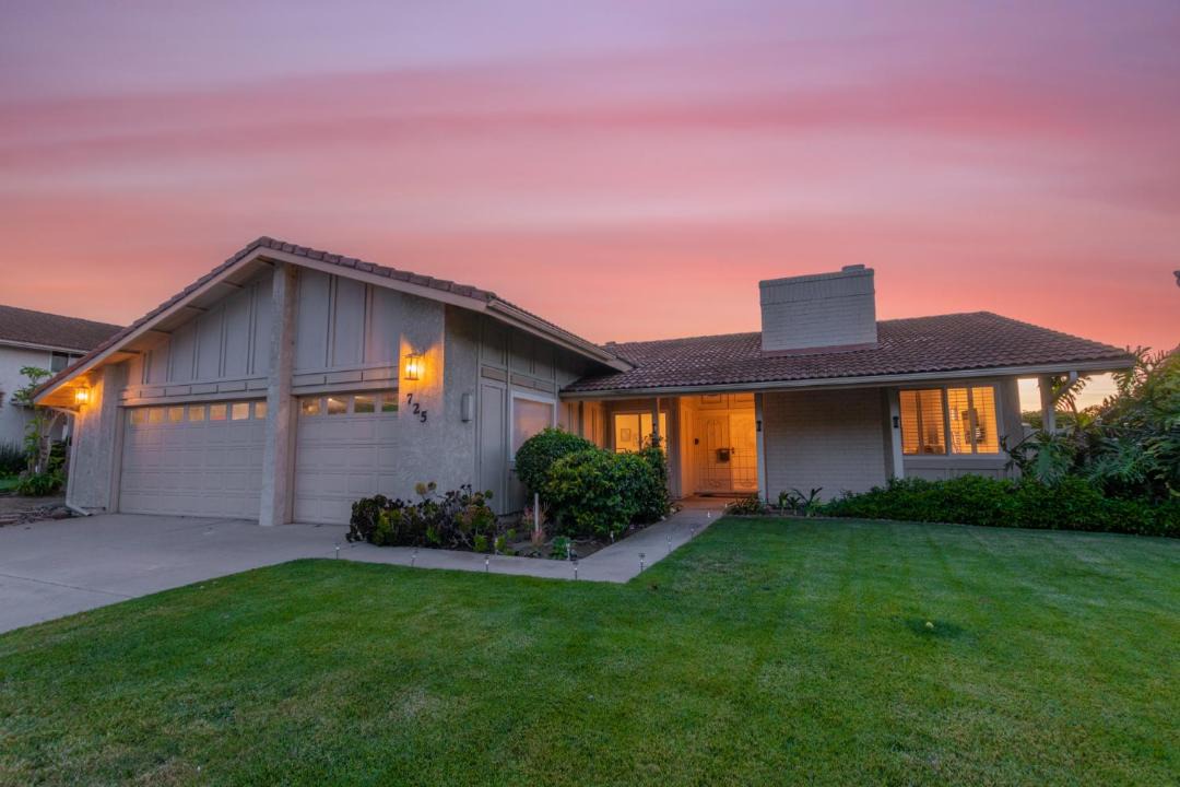 Photo of Buildings in Solana Beach
