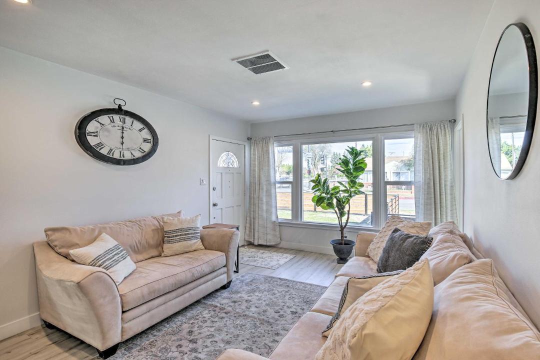 Photo of Livingroom in Norwalk