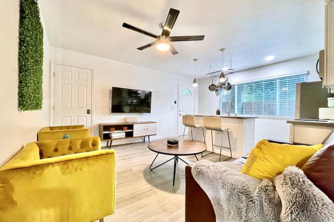 Photo of Livingroom in Downtown Sacramento