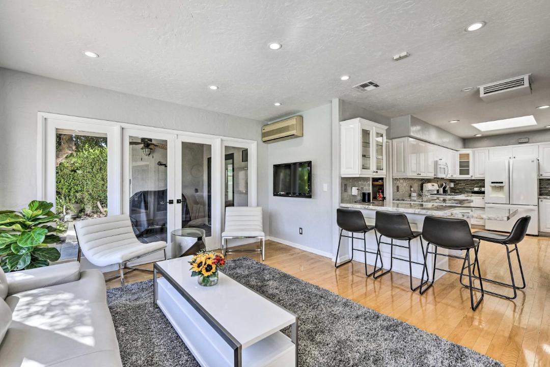 Photo of Livingroom in Deep Well Ranch