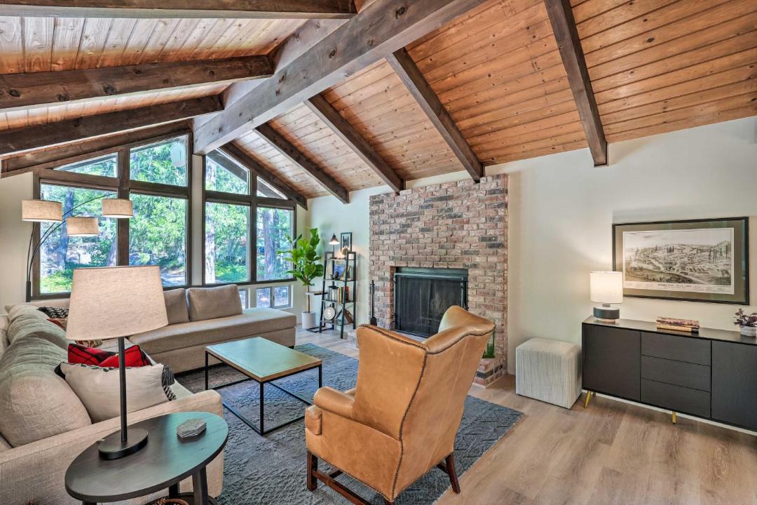 Photo of Livingroom in Nevada City