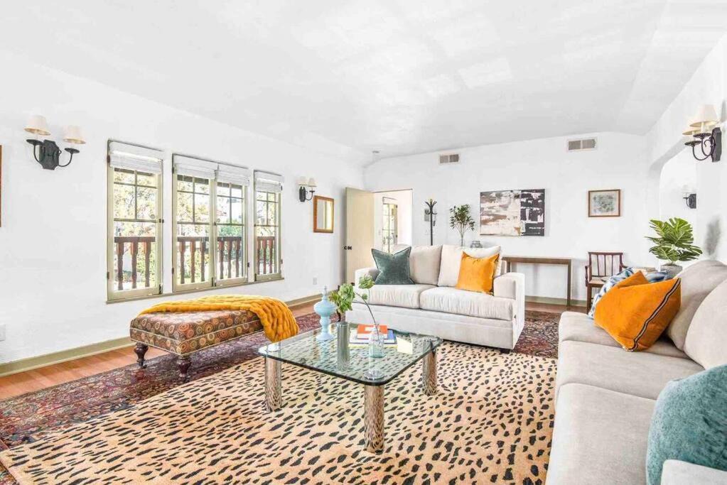 Photo of Livingroom in Beverly Grove