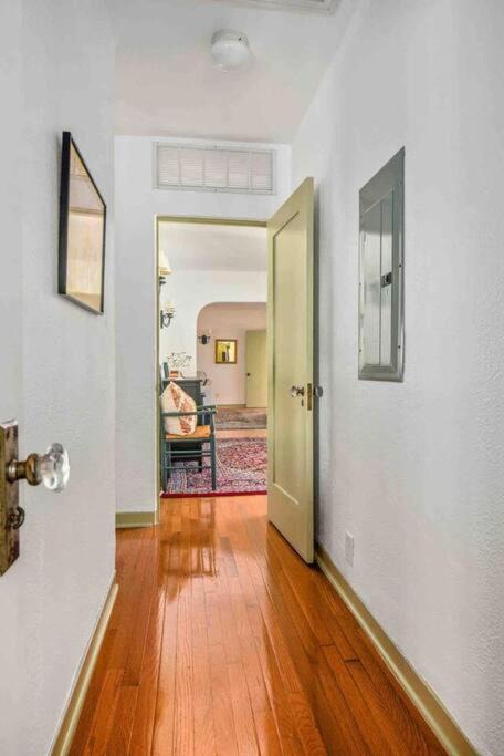 Photo of Livingroom in Beverly Grove