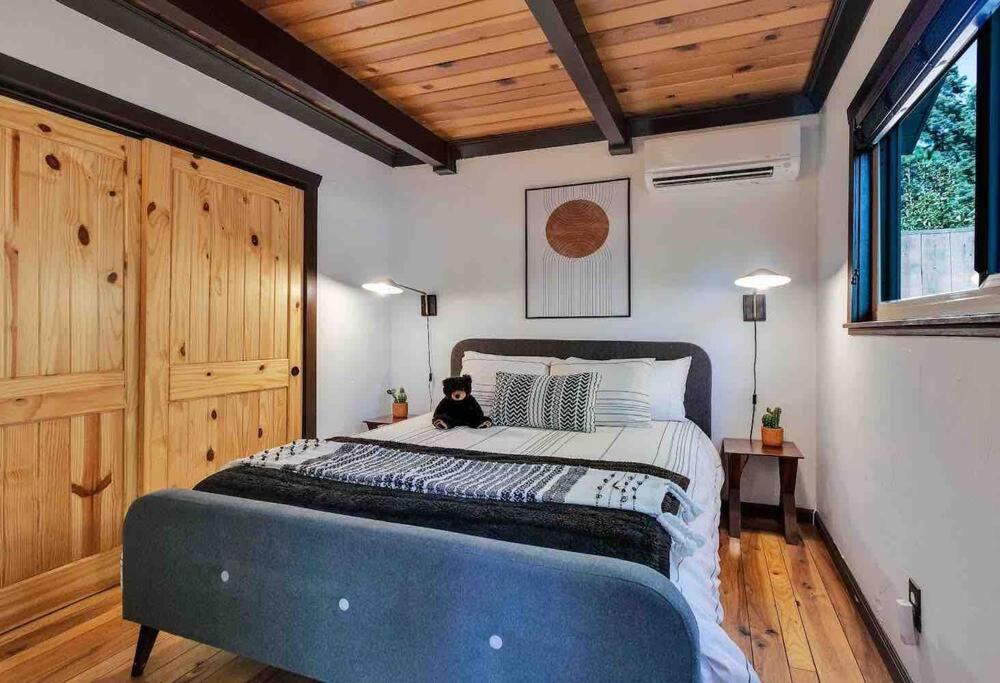 Photo of Bedroom in Lake Arrowhead
