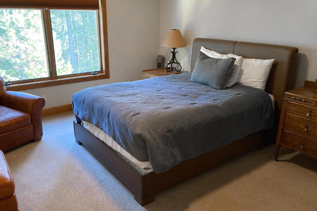 Photo of Bedroom in Serene Lakes