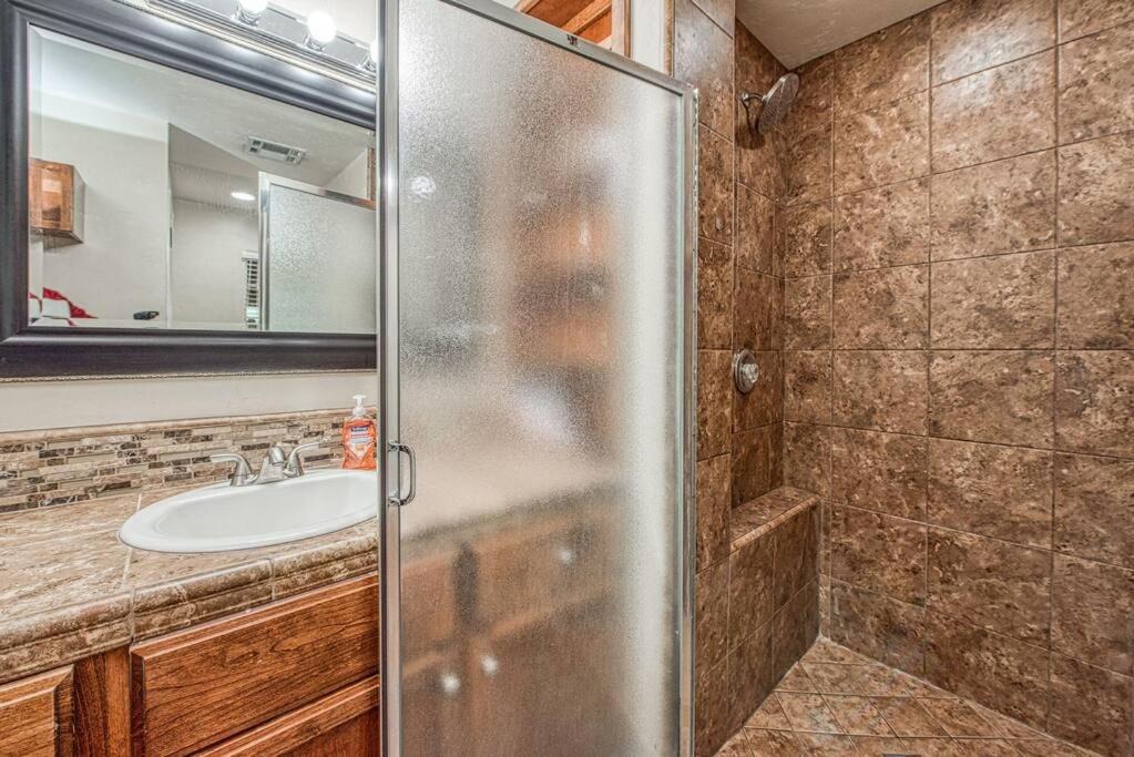 Photo of Bathroom in Raisin