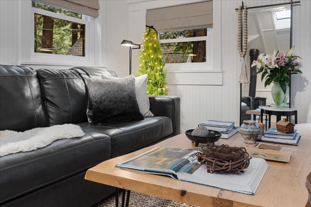 Photo of Livingroom in Guerneville