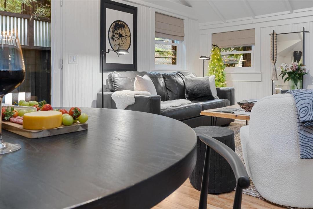 Photo of Livingroom in Guerneville