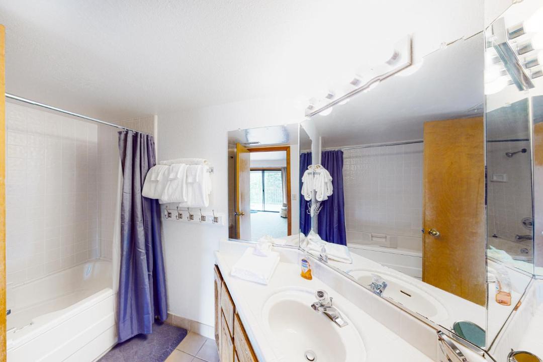 Photo of Bathroom in Lakeshore