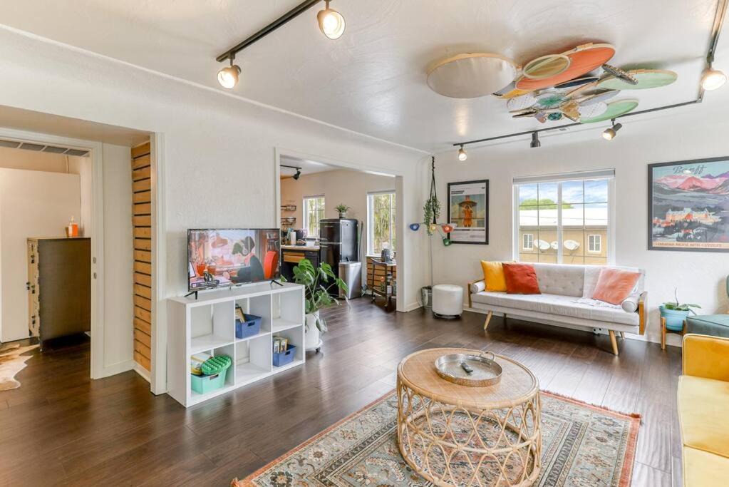 Photo of Livingroom in Downtown