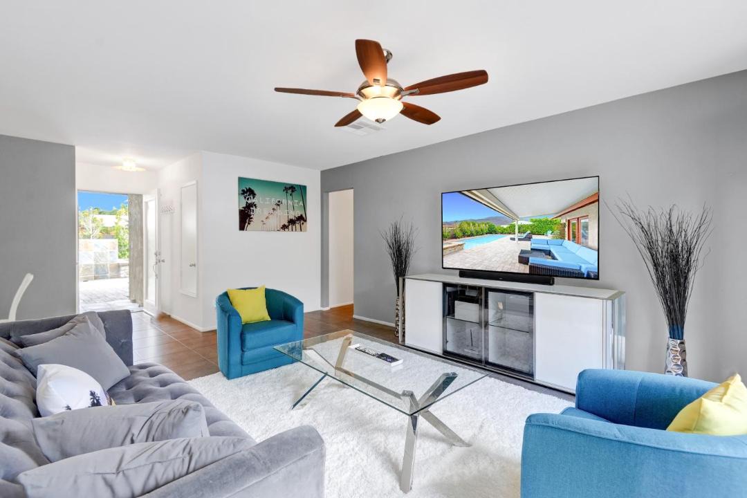 Photo of Livingroom in Desert Park Estates