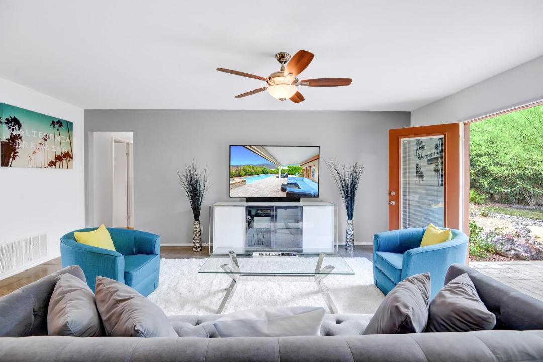Photo of Livingroom in Desert Park Estates