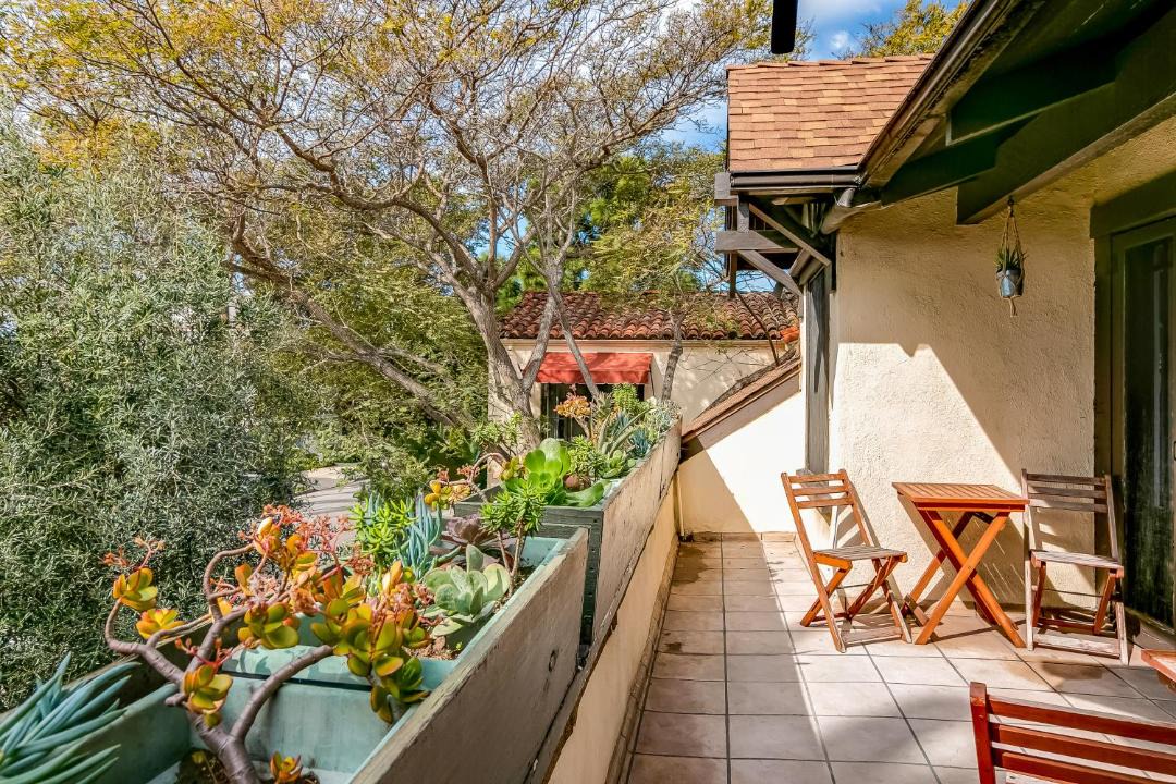 Photo of Patio Balcony in East Beach