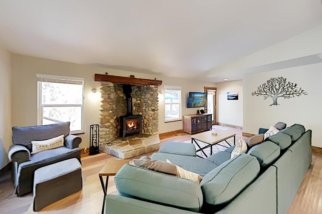 Photo of Livingroom in Tahoe Pines