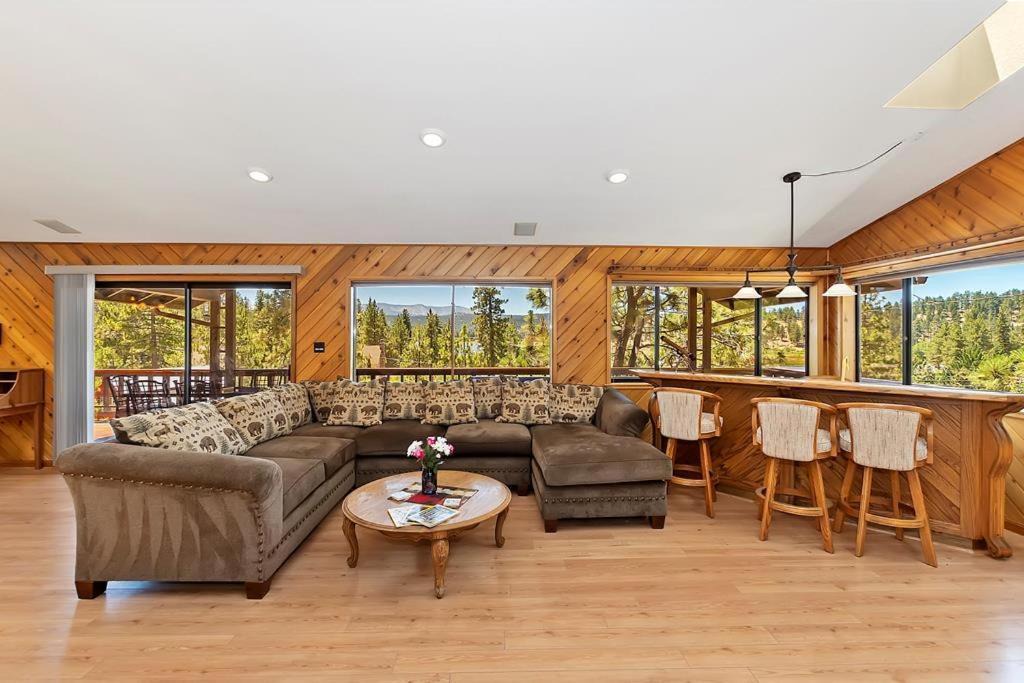 Photo of Livingroom in Fawnskin