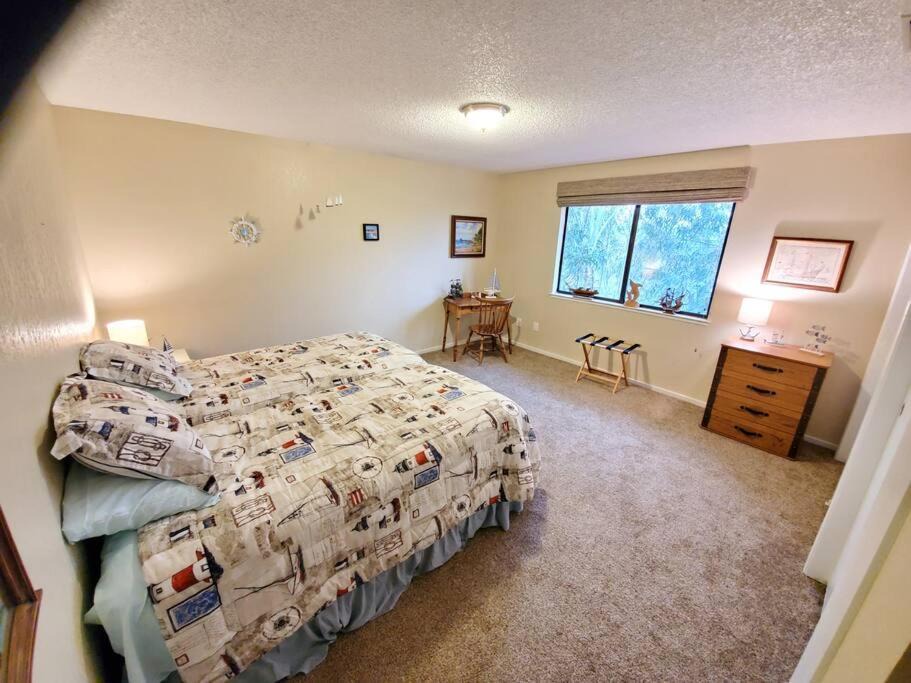 Photo of Bedroom in Yosemite Lakes