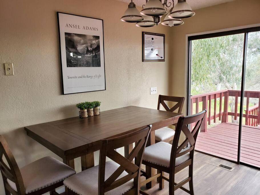 Photo of Livingroom in Yosemite Lakes
