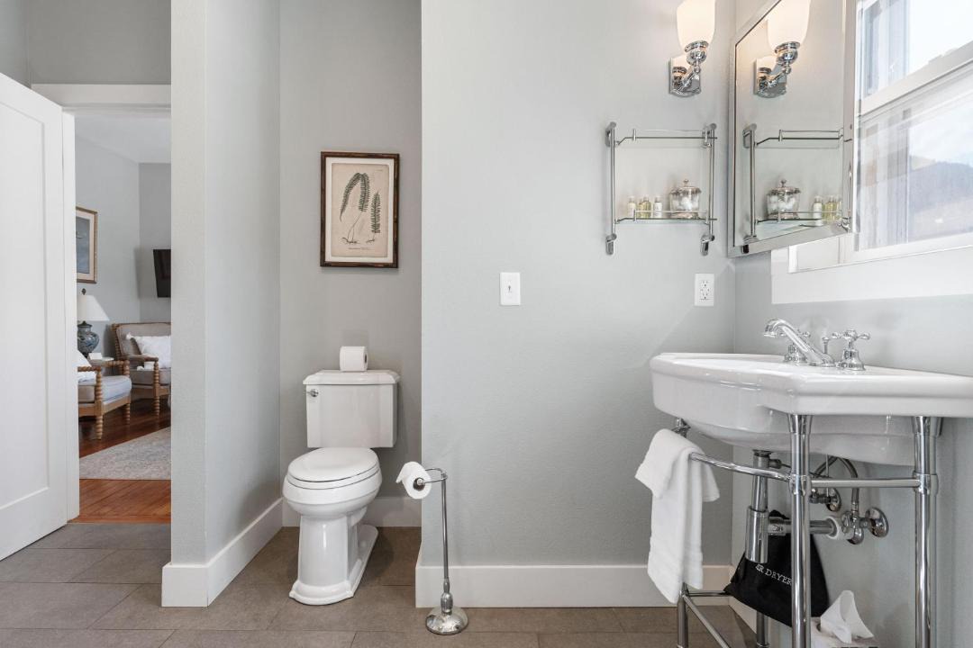 Photo of Bathroom in Dunsmuir