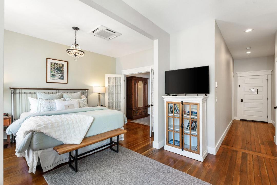 Photo of Bedroom in Dunsmuir