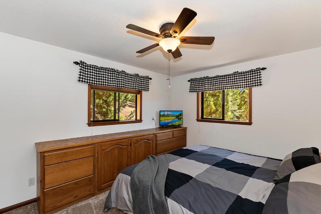 Photo of Bedroom in Fawnskin