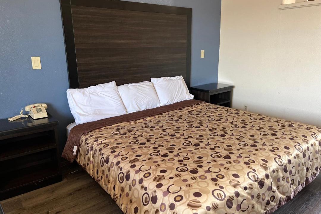 Photo of Bedroom in Raisin