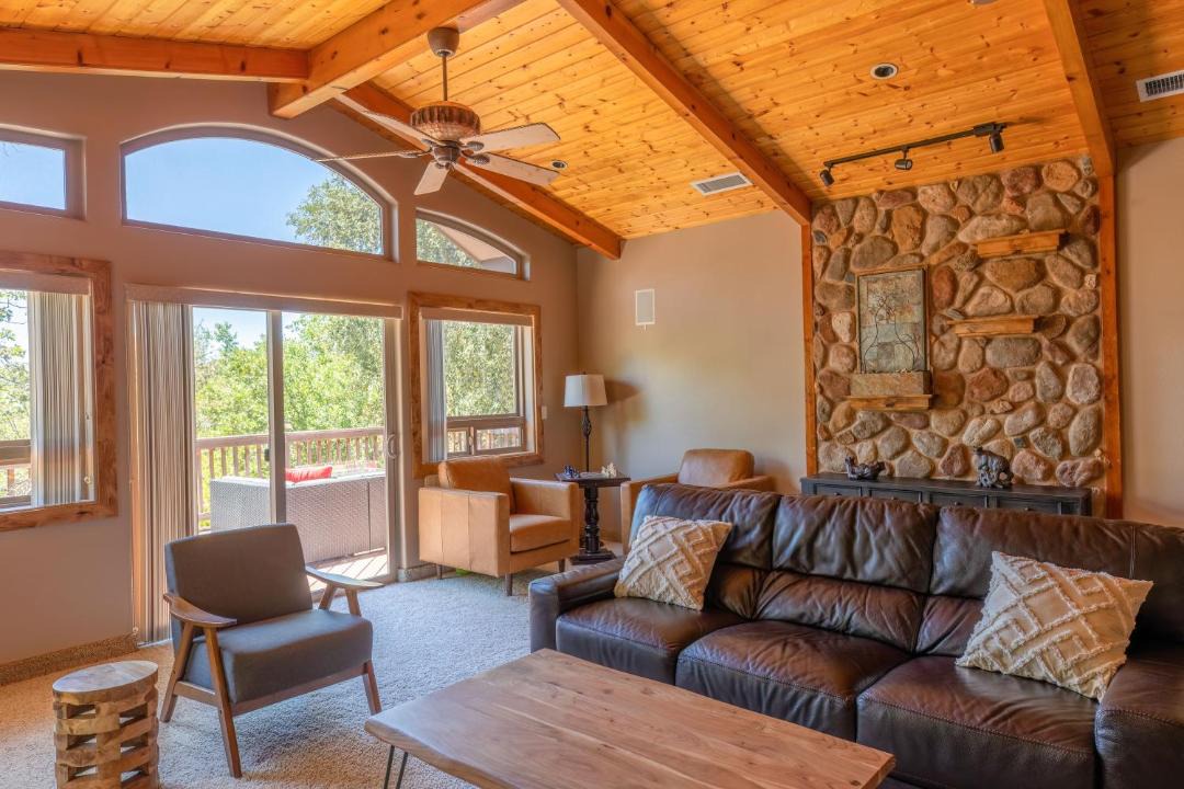 Photo of Livingroom in Coarsegold
