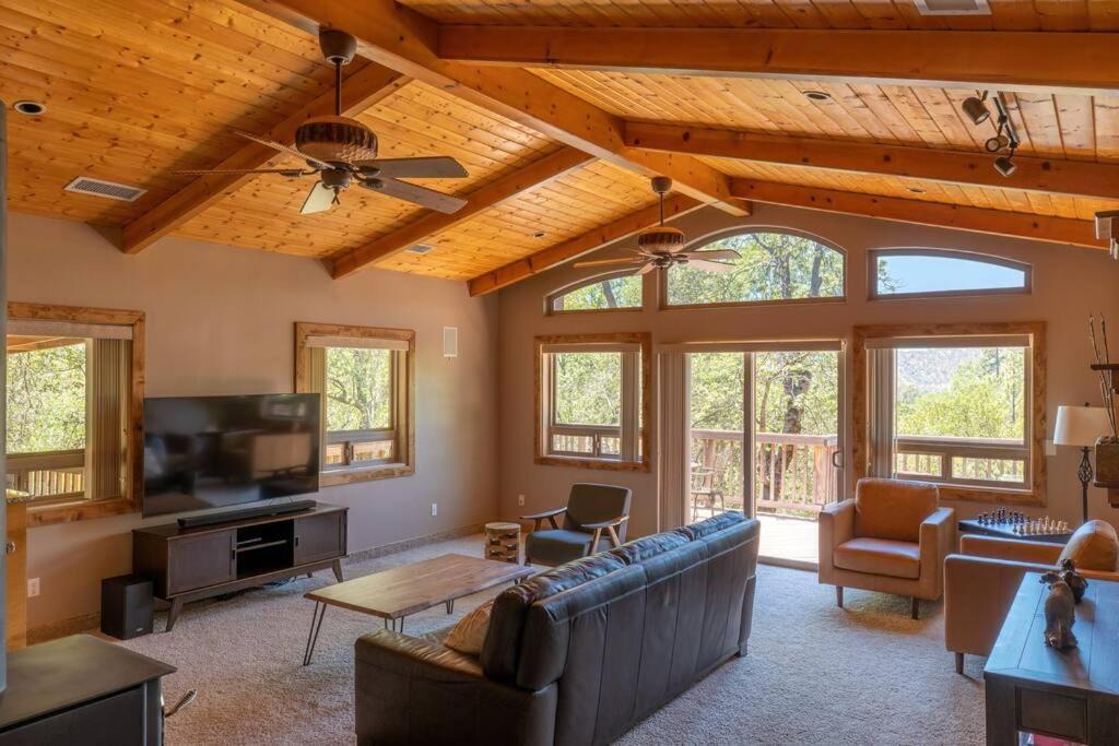 Photo of Livingroom in Coarsegold