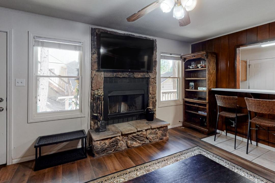 Photo of Livingroom in Crestline