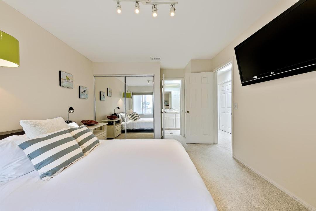 Photo of Bedroom in Village of La Jolla