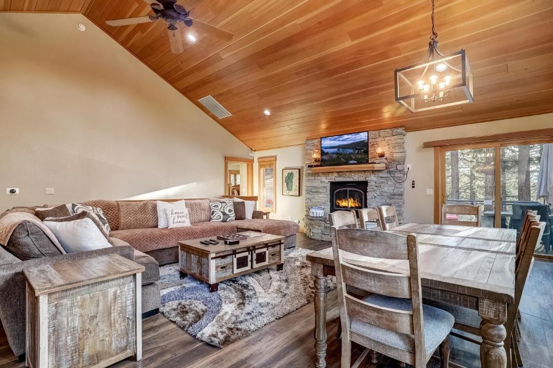 Photo of Livingroom in Montgomery Estates